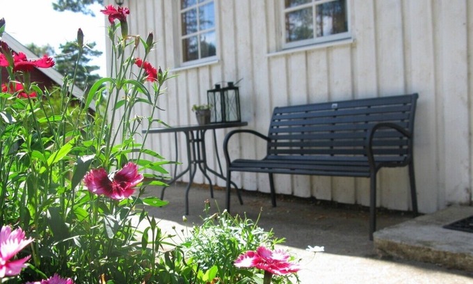 Lervik Casa | Cozy holiday home near the sea