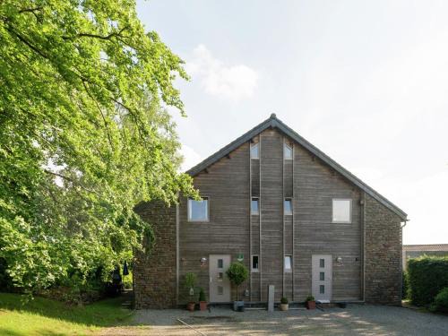 Ovifat Casa | Cozy Holiday Home with Jacuzzi and Sauna in Ovifat