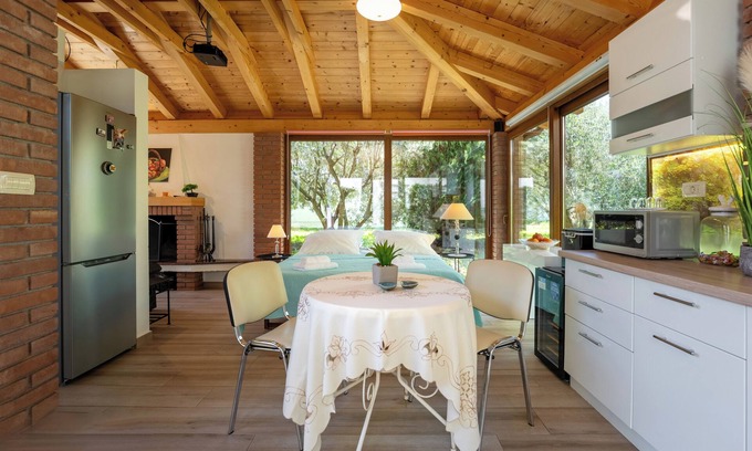 Vrvari Cabaña | Cozy Holiday Home with Terrace & Jacuzzi - Poreč, Istria, Croatia