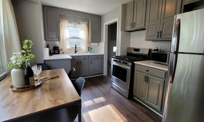 Lincoln Park Casa | Cozy home 15 minutes from DTW and Downtown Detroit