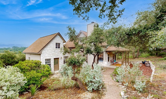 Spring Branch Casa | Cozy home, 2bedroom and a loft near Natural Bridge Caverns & Hilltop Views