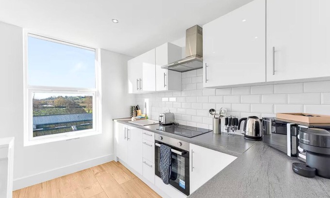 Rye Apartamento | Cozy Home Away: 1-Bed Retreat with Kitchen Bliss