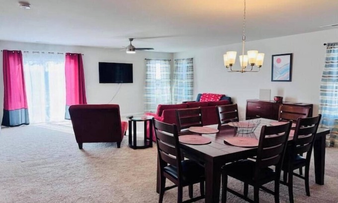 Southport Casa | Cozy Home Away in Southport!