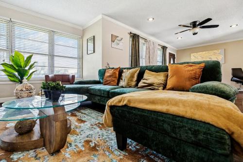 Gonzales Casa | Cozy home close to it ALL