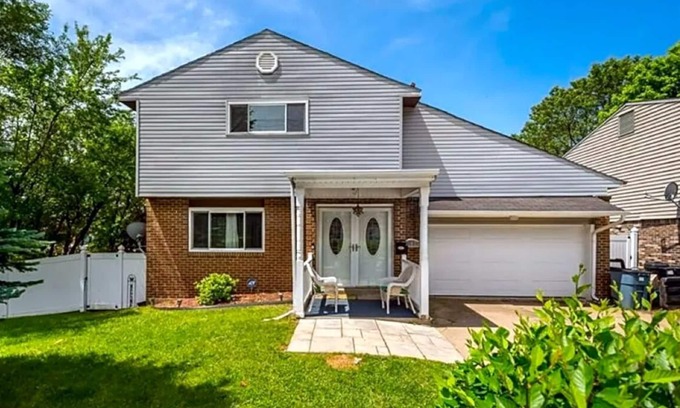 Pittsburgh Casa | Cozy home close to UPMC/CMU/UPITT/DUQSNE/CARLW Minutes from everything w/Parking