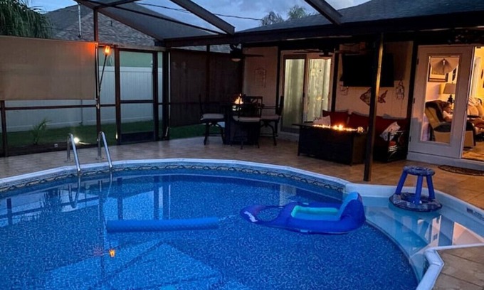 Interchange Square Casa | Cozy home complete with pool and outdoor living