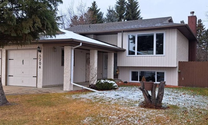 Lloydminster Casa | Cozy Home for Vacation or work stays . 5 Bedrooms 3 Bathrooms