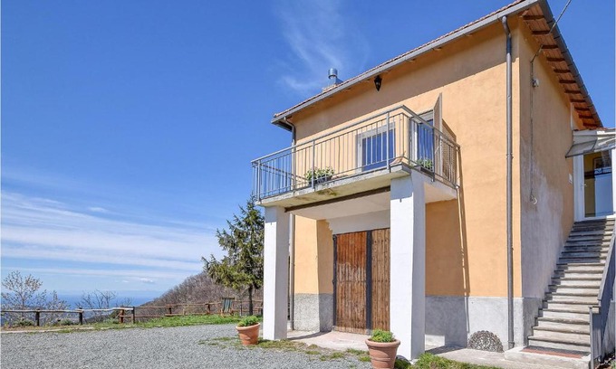 Castiglione Chiavarese Casa | Cozy Home In Castiglione Chiavarese