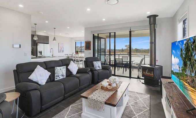 Central Mudgee Casa | Cozy Home Illalangi with Fireplace, Garden and BBQ