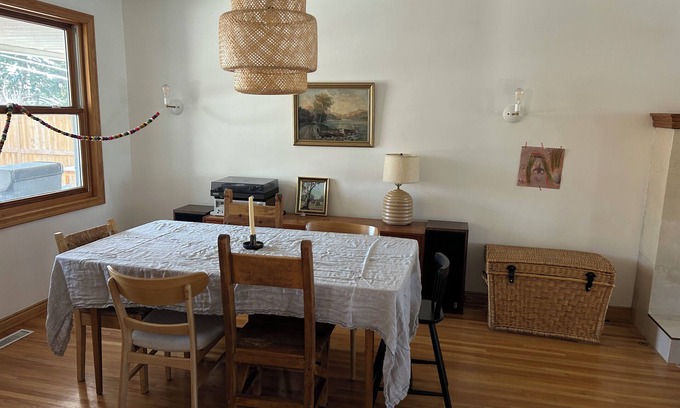 Northwest Calgary Casa | Cozy home in a quiet neighbourhood among old trees. 10 min drive to city centre.