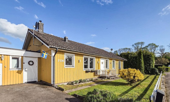 Blomstermala Casa | Acogedora casa en Bomstermåla con sauna