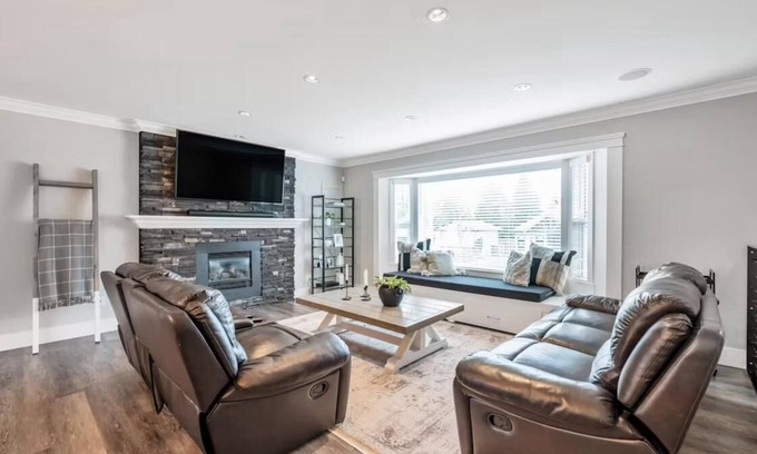Langley Casa | Cozy home in Brookswood