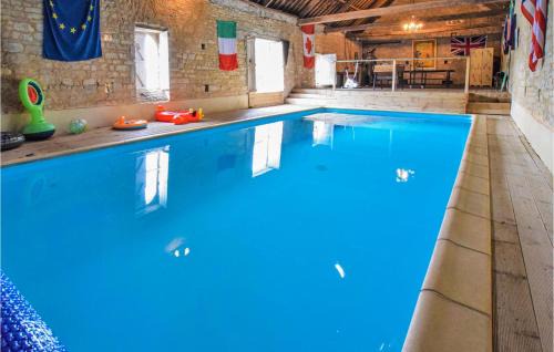 Saint-Germain-du-Pert Casa | Cozy Home In St Germain Du Pert