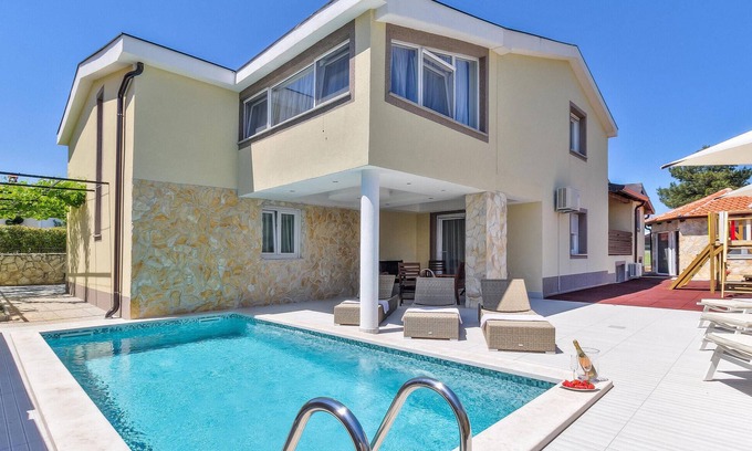 Kastel Casa | Acogedora casa en Kastel con WiFi
