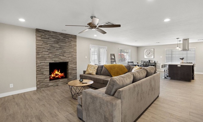 Scottsdale Estates Nine Casa | Cozy Home in Old Town with Yard & Grill