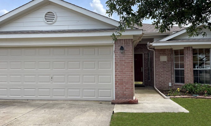 Ponder Casa | Cozy home in Ponder. Great for families or couples