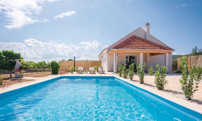 Sibenik Casa | Acogedora casa en Radonic con WiFi