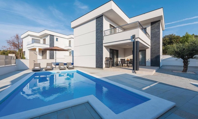 Razanj Casa | Acogedora casa en Razanj con WiFi