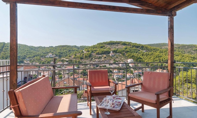 Stomorska Casa | Acogedora casa en Stomorska con cocina