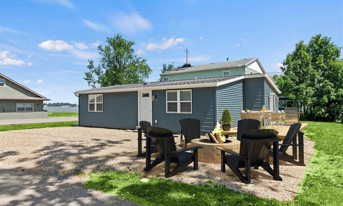 Russells Point Casa | Cozy home in Waterbury with a water view!