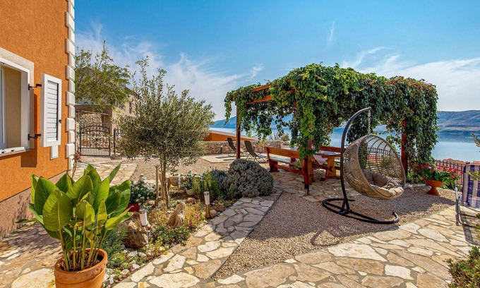 Kustici Casa | Acogedora casa en Zubovici con WiFi