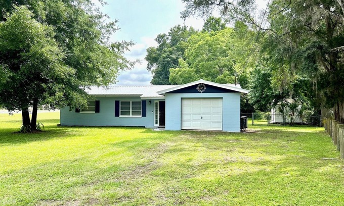 Crystal River Casa | Cozy Home large Yard , Pets OK , Room for boats , Boat Ramp, Great Location !!