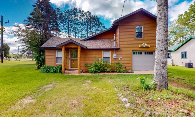Mercer Casa | Cozy home located near Lakes & Trails equipped with WIFI & a Gas Grill
