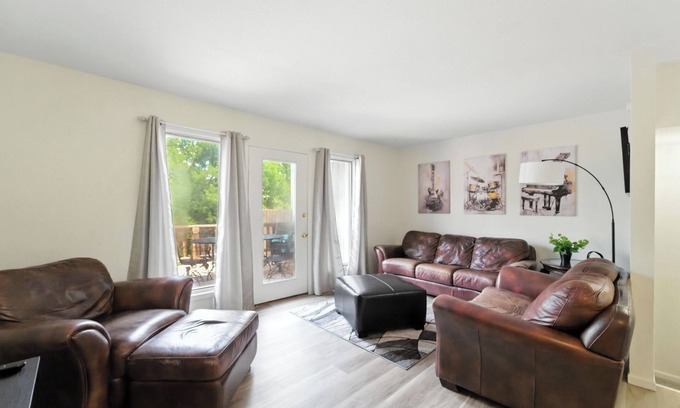 Columbia Casa | Cozy Home Mins to Hospitals*District*Mizzou*Parks