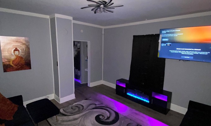 Peoria Casa | Cozy home N Peoria located close to the hospitals and downtown with AC, WiFi