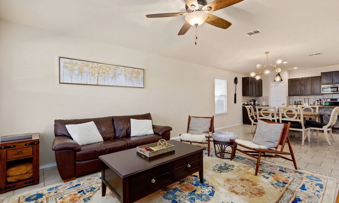 Solana Ridge Casa | Cozy Home Near AF BMT Lackland, Seaworld, Riverwalk, Six Flags & More