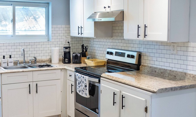 Sulphur Springs Casa | Cozy Home near Busch Gardens / Adventure Island / USF