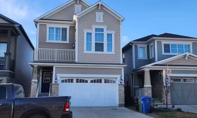 Calgary Casa | Cozy Home Near Calgary Airport