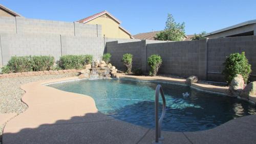 Alta Vista Estates Casa | Cozy home near freeways w pool BBQ