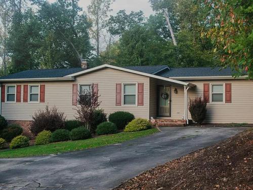 Danville Casa | Cozy home near golf & casino!