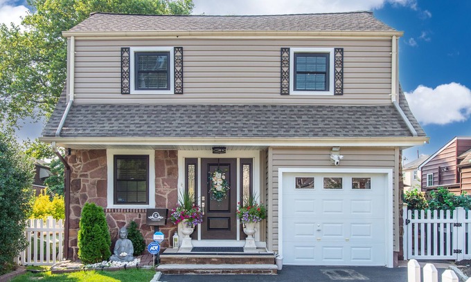 Clifton Casa | Cozy Home Near NYC, AD Mall, MetLife + Free Parking - 3bd - 2bth