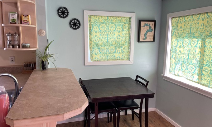 Osburn Casa | Cozy home near two ski resorts!