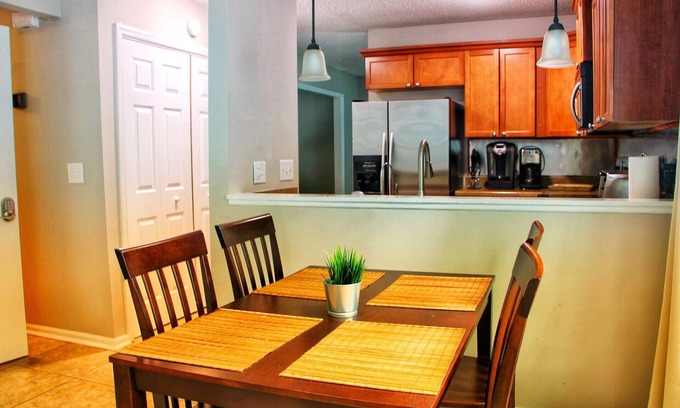 Newell Casa | * ACOGEDOR HOGAR DE 4 DORMITORIOS CERCA DE UNCC, PNC MUSIC PAVILION Y UPTOWN CHARLOTTE *