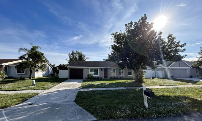 Royal Palm Beach Casa | Cozy Home near State fair grounds & peaceful beaches