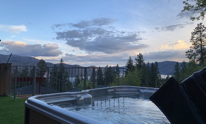 Central Okanagan Casa | COZY Home Oasis: Relax and Explore!