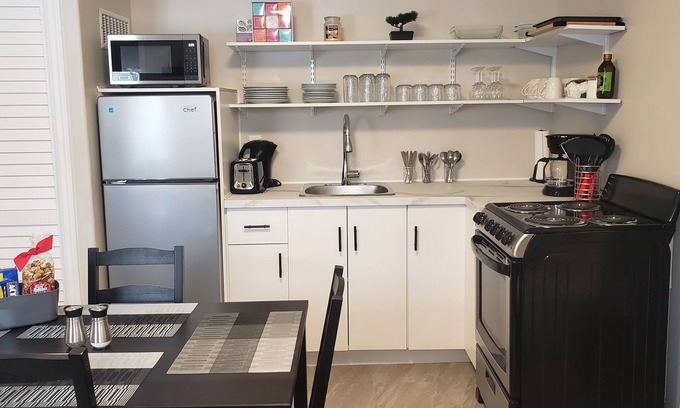Rideau Heights Casa | Cozy home on a quiet street minutes to downtown Kingston!