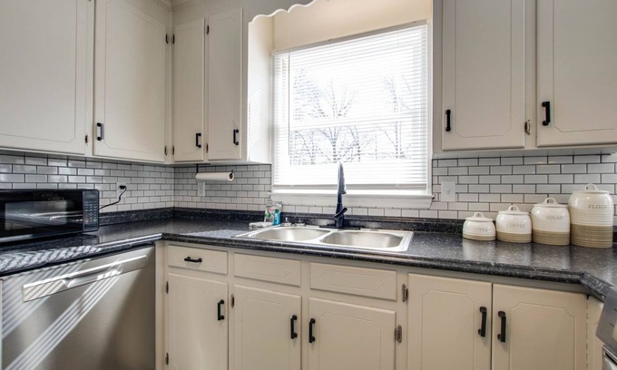 Murfreesboro Casa | Cozy home on a secluded lot - 40 mins from Nashville, 5 min from MTSU!