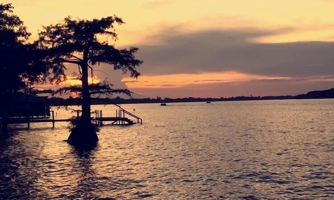 Ferriday Casa | Cozy home on Lake St. John. Pet friendly. Perfect for families and hunters.