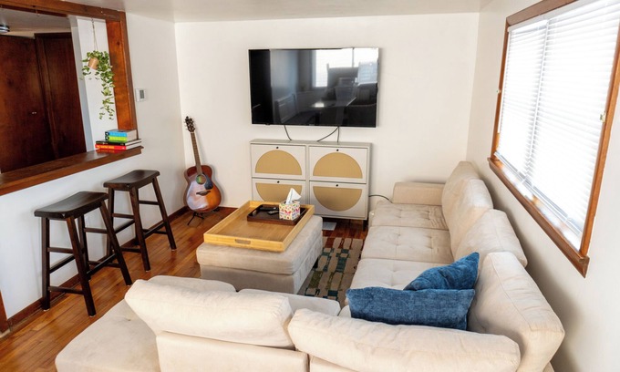 Monaca Casa | Cozy Home outside Pittsburgh