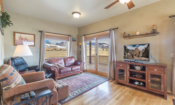 Creede Cabina | Cozy Home-Spectacular Mountain Views / ATVs Welcome