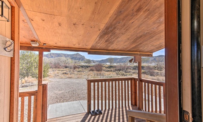 Henrieville Casa | Cozy Home w/ Canyon Views: 2 Mi to Grand Staircase