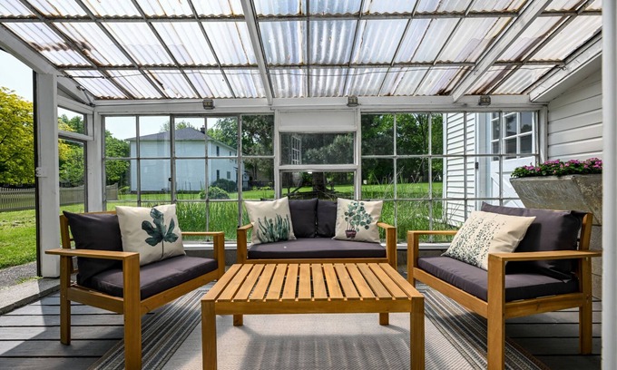 Independence Casa | Cozy home, w/ chef's kitchen, pet friendly near Cuyahoga National Park