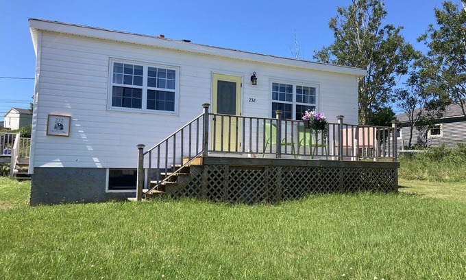 Norris Point Cabaña | Acogedora casa con una hermosa vista