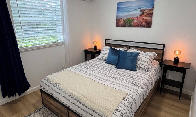 Clairemont Condominio | Cozy Home with AC & Premium Amenities Near the Stunning Pacific Beach