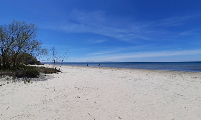 Wasaga Beach Casa | Cozy home with all the amenities you need, just 1min walk from a beautiful beach