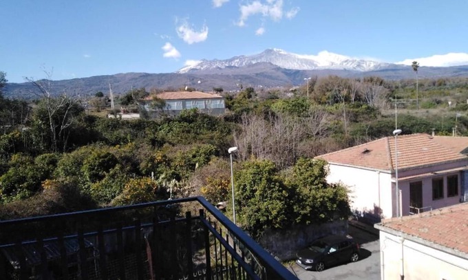 Linera Condominio | Cozy home with Etna view and beach nearby